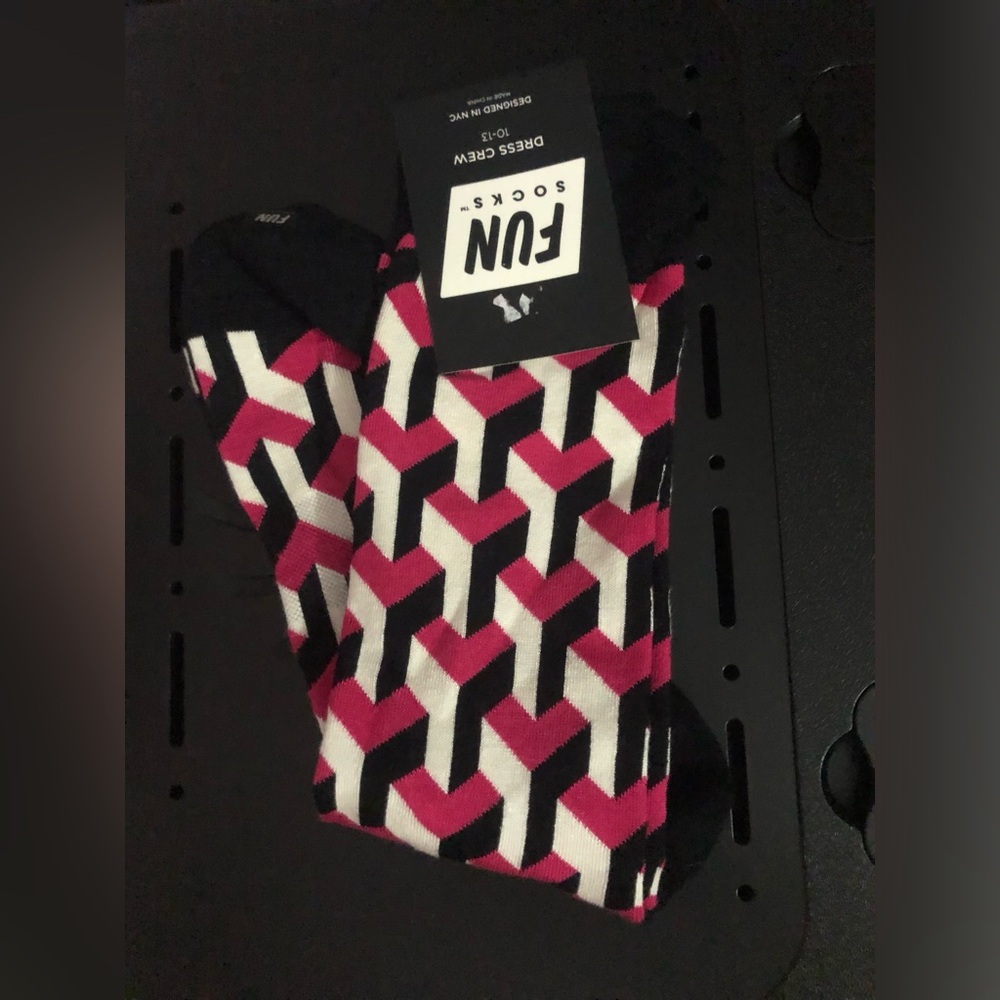 Men’s Geometric Pink Black Dress Crew Socks